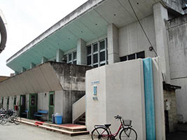 屋内温水プール